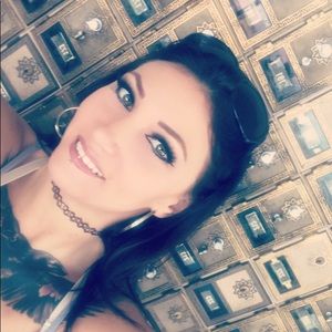 Meet your Posher, Justine